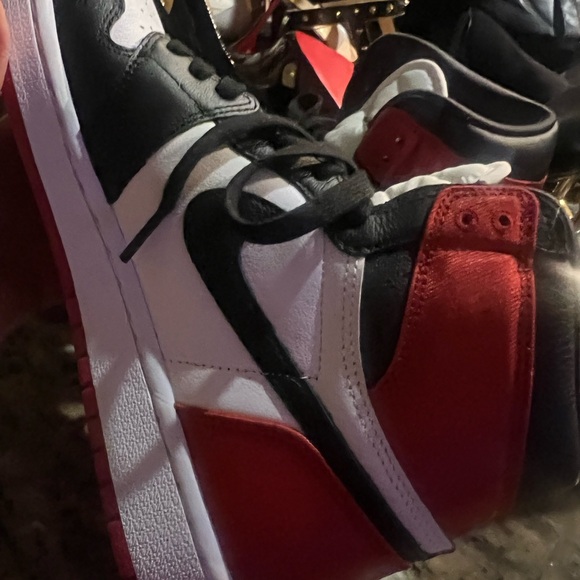 Nike Air Jordan 1 Mid - Black / White / Red - Picture 3 of 3